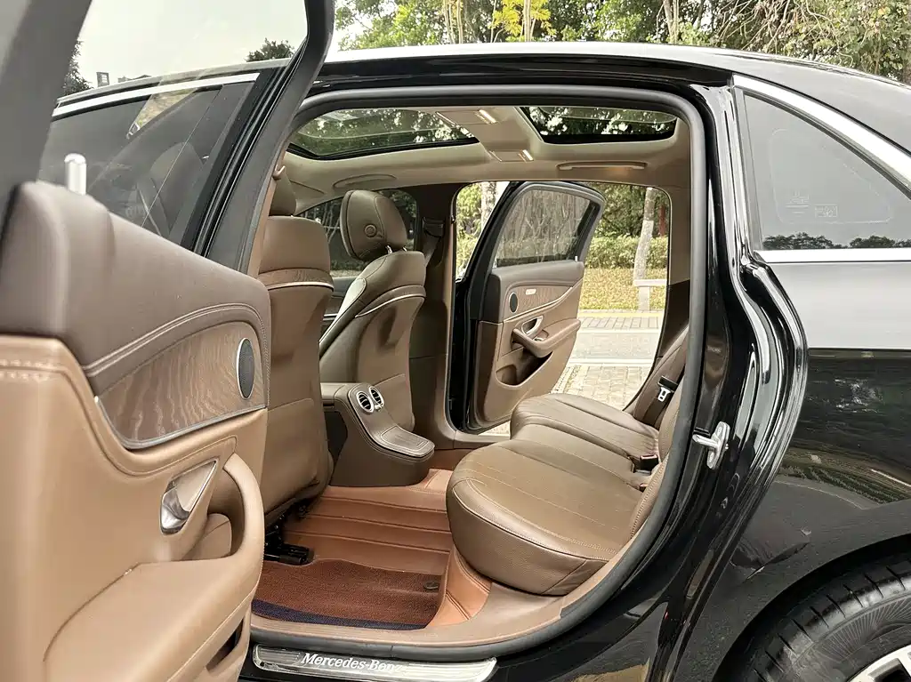 Mercedes-Benz E-Class 2022 — фото 11