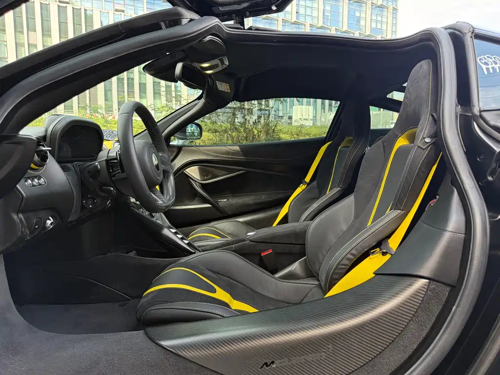 McLaren 720S 2019 — фото 11