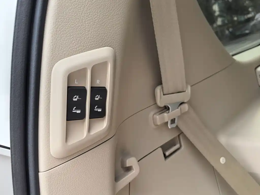 Toyota Prado 2013 — фото 18