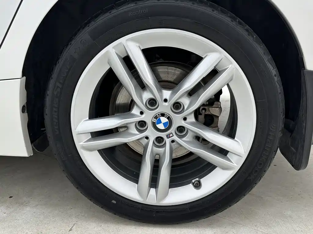 BMW 1 Series 2022 — фото 16
