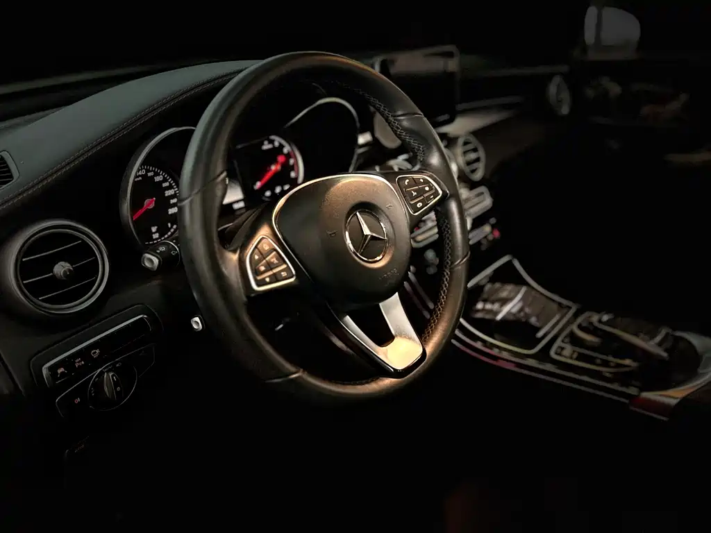 Mercedes-Benz GLC 2016 — фото 15