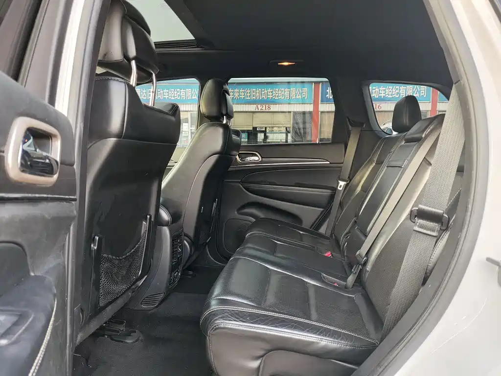 Jeep Grand Cherokee 2016