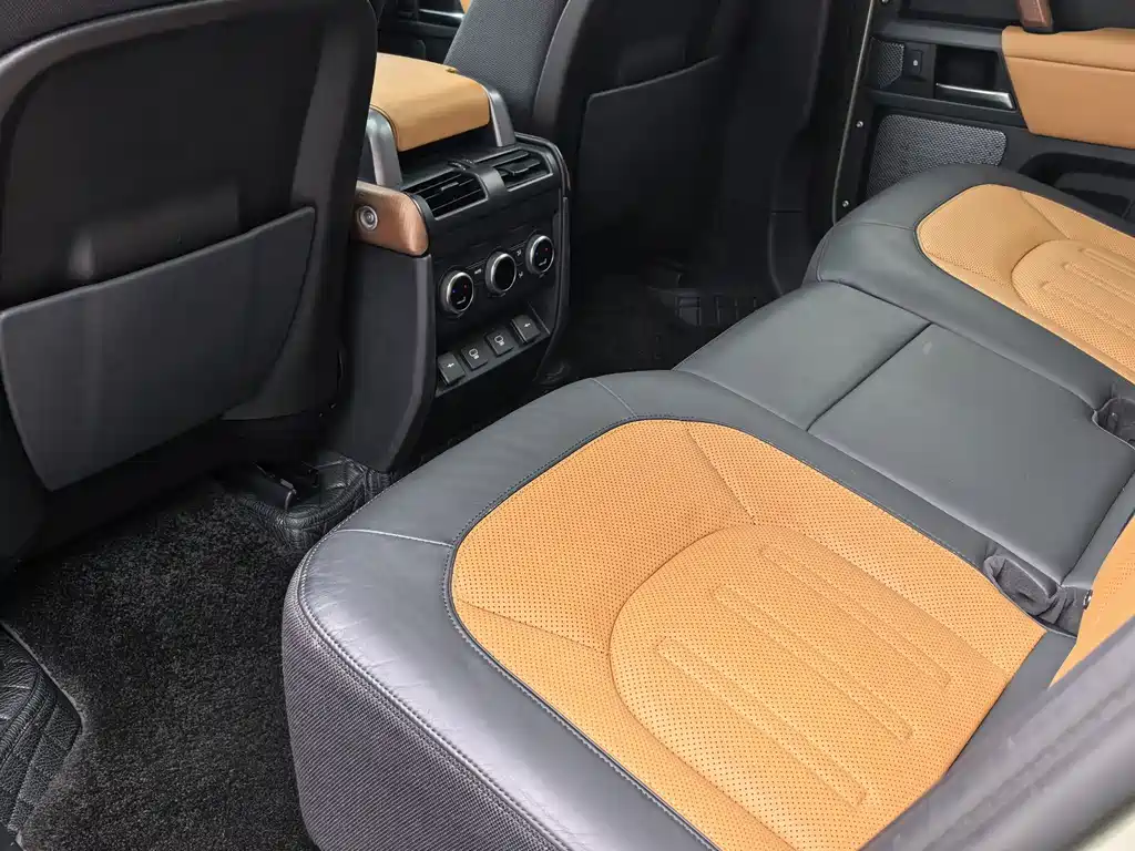 Land Rover Defender 2021 — фото 13