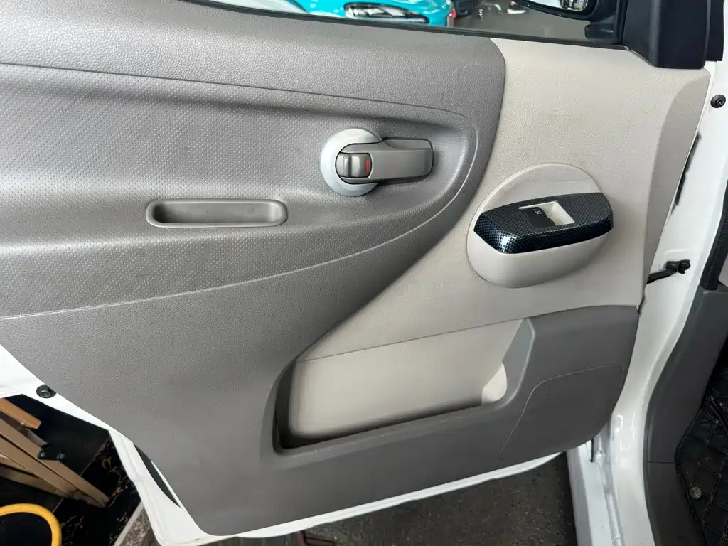 Nissan NV200 2017 — фото 13