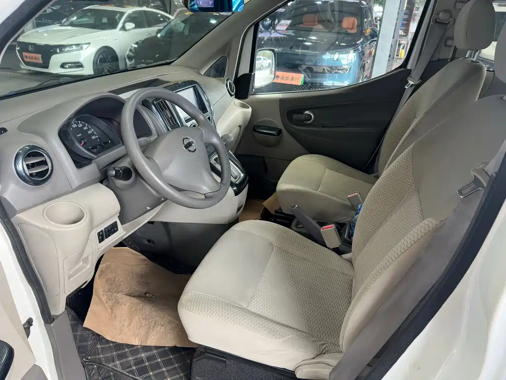 Nissan NV200 2017 — фото 14