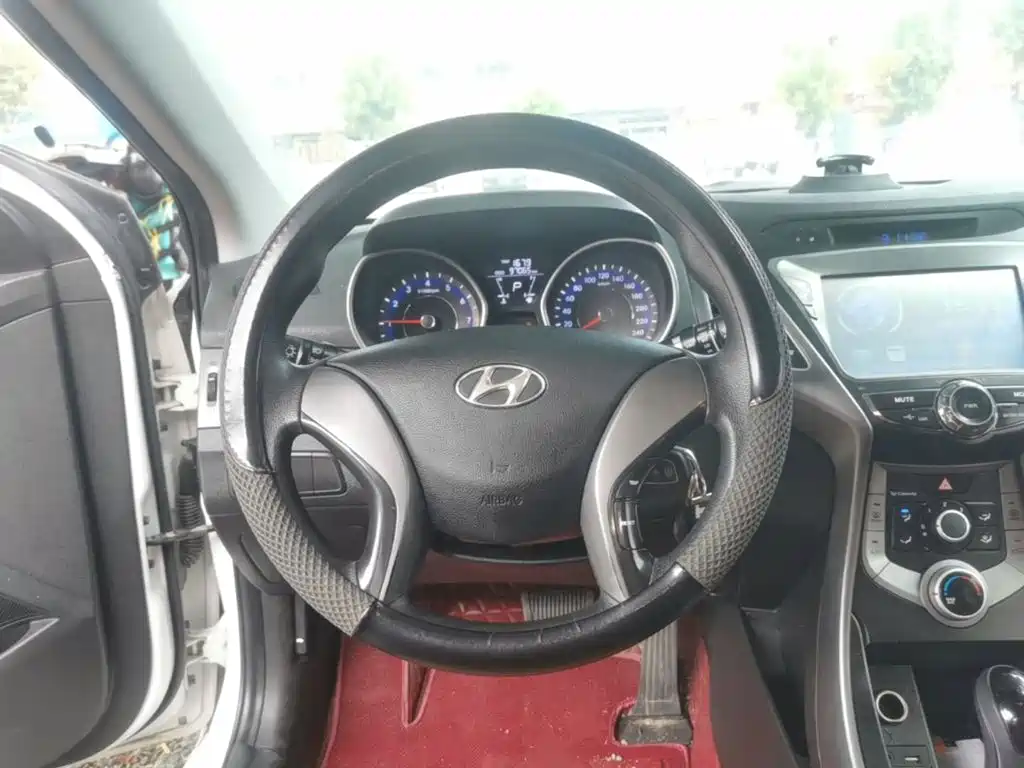 Hyundai Elantra Langdong 2017 — фото 11