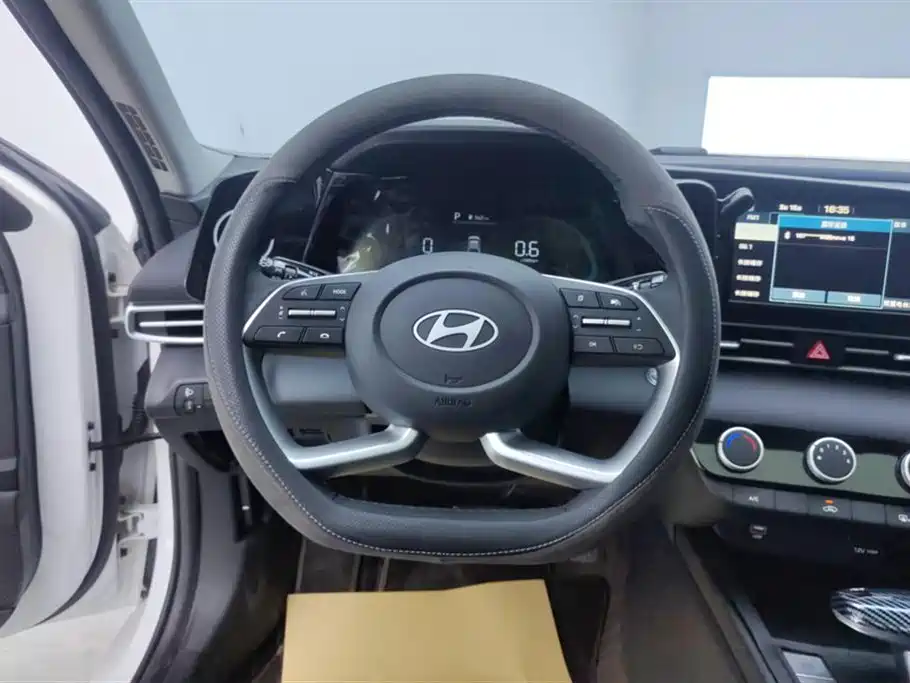Hyundai Elantra 2025 — фото 15