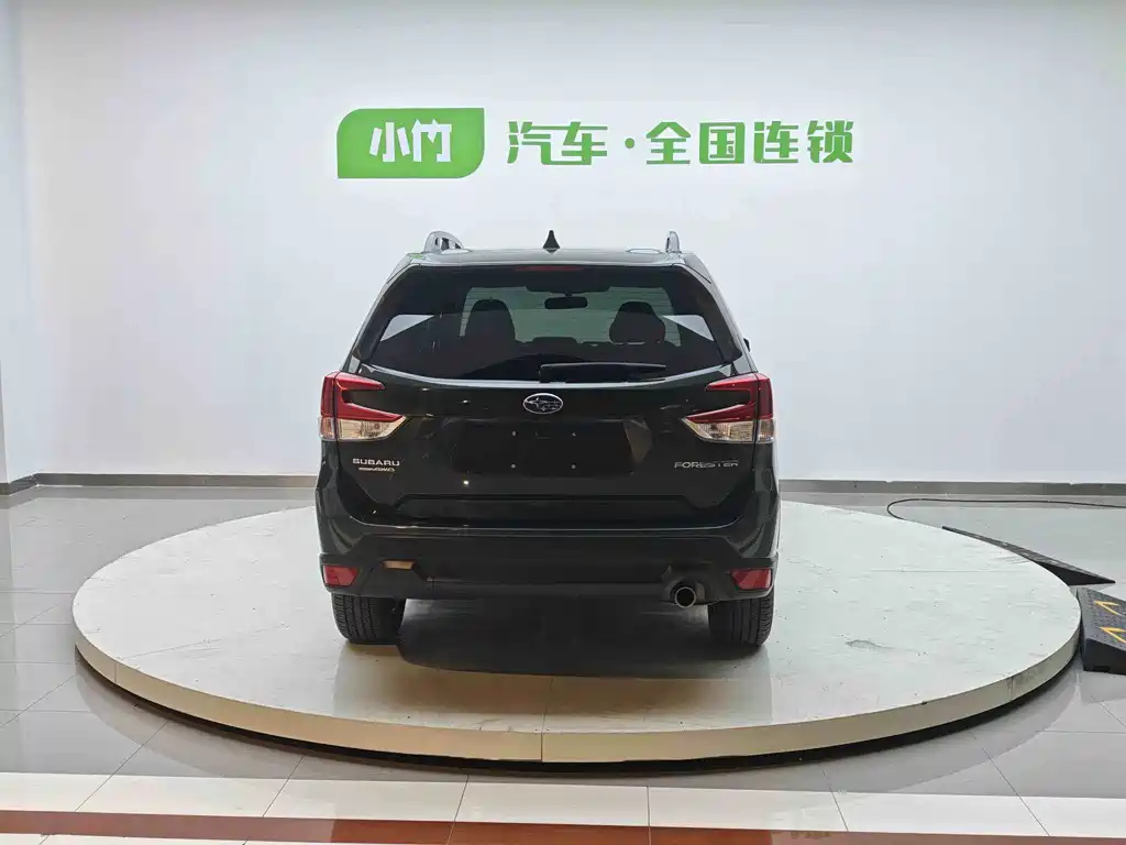 Subaru Forester 2023 — фото 3