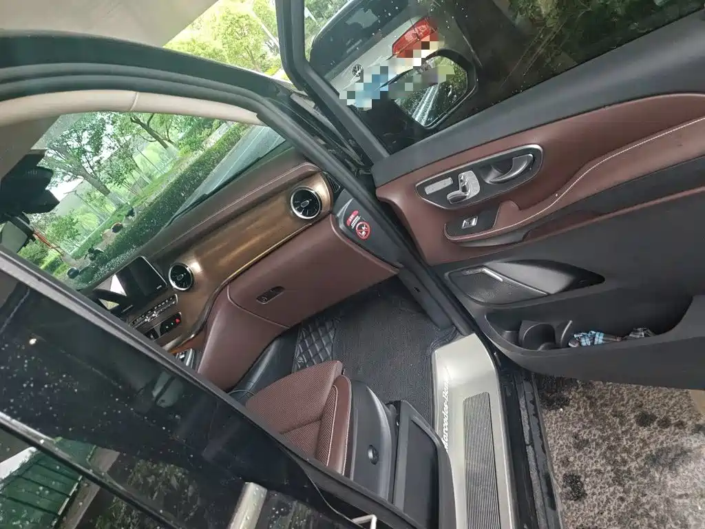 Mercedes-Benz V-Class 2023 — фото 20