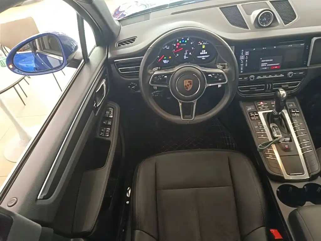 Porsche Macan 2020 — фото 11