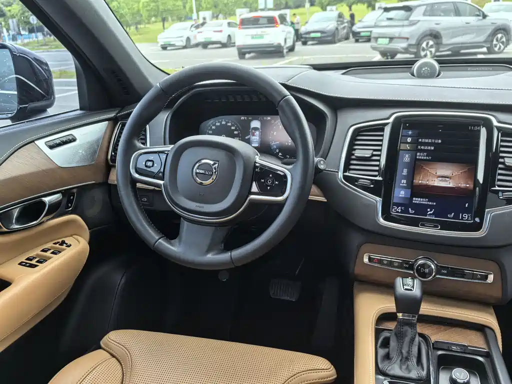 Volvo XC90 2017 — фото 16