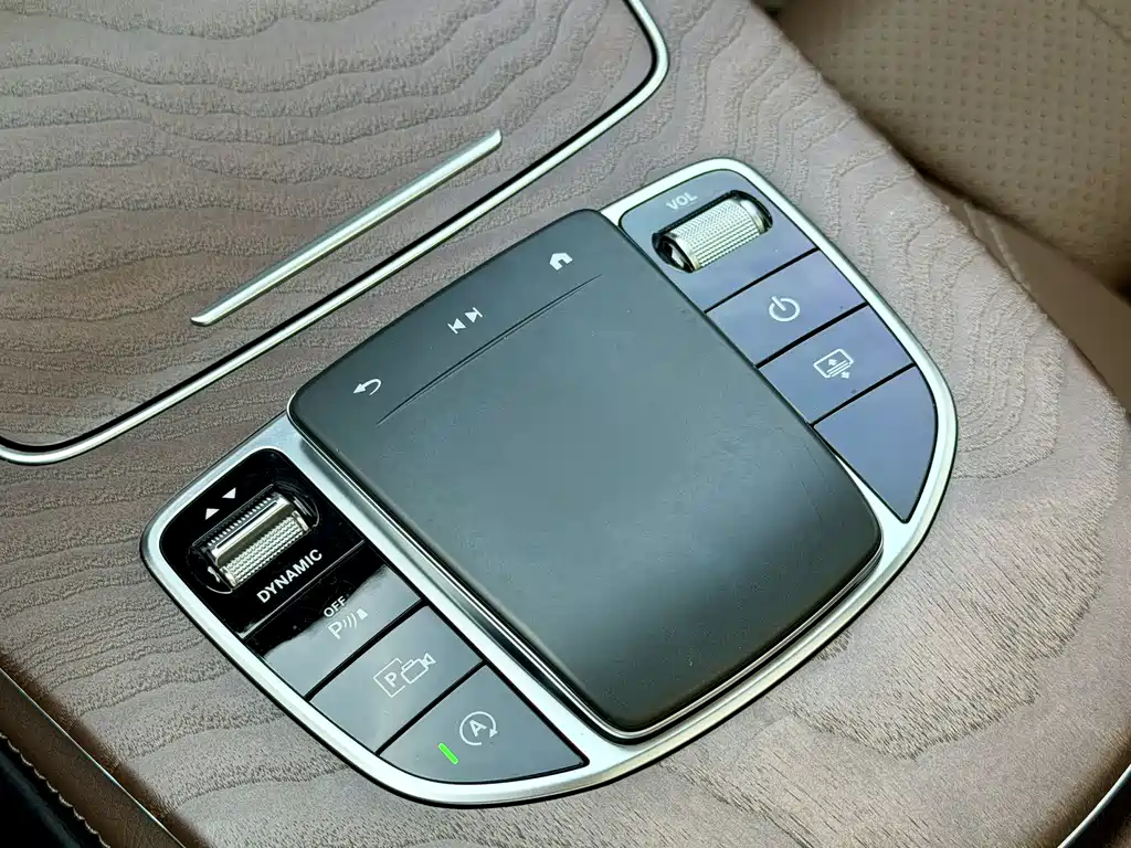 Mercedes-Benz E-Class 2022 — фото 10
