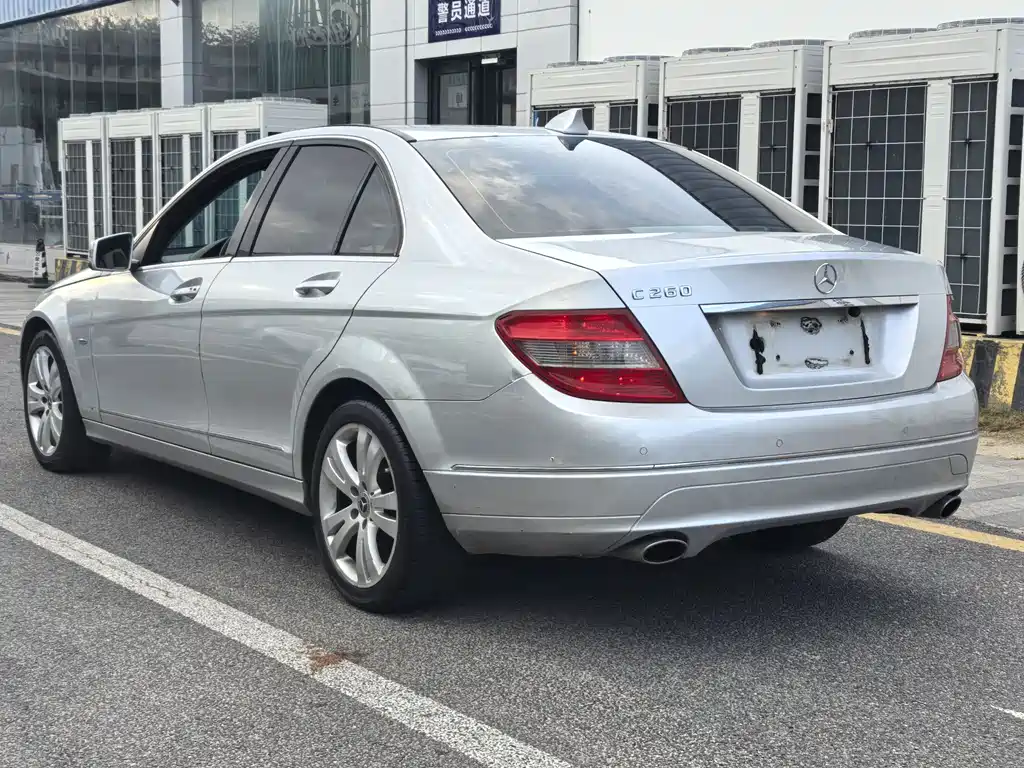 Mercedes-Benz C-Class 2010 — фото 3
