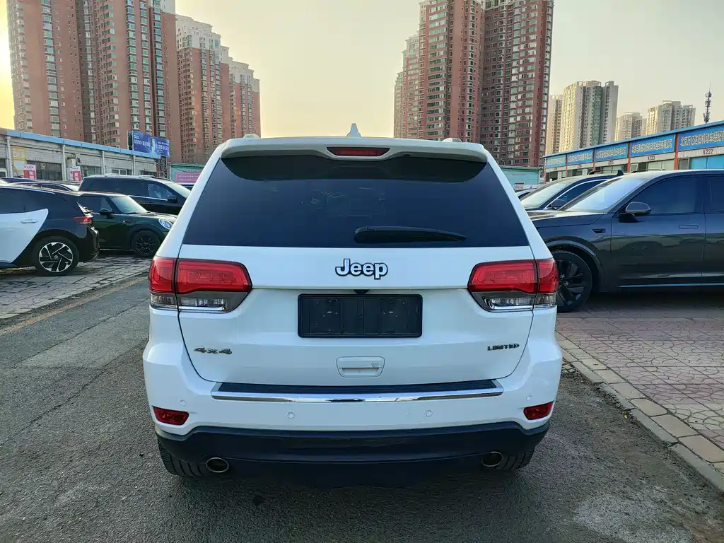 Jeep Grand Cherokee 2016