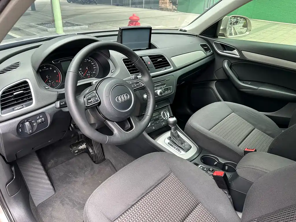 Audi Q3 2015 — фото 10
