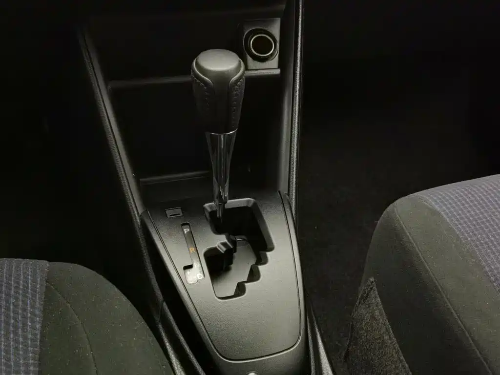 Toyota Yaris L 2017 — фото 13