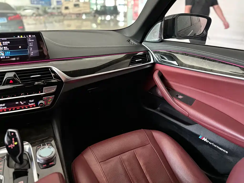 BMW 5 Series 2020 — фото 15