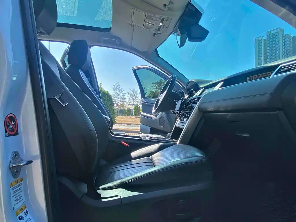 Land Rover Discovery Sport 2018 — фото 13