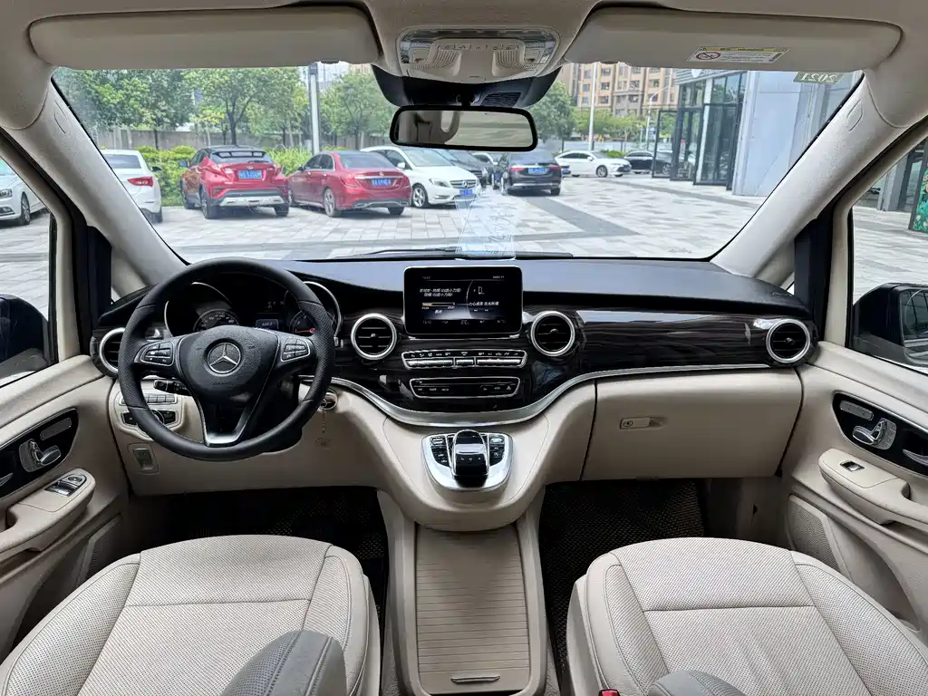 Mercedes-Benz V-Class 2017 — фото 11