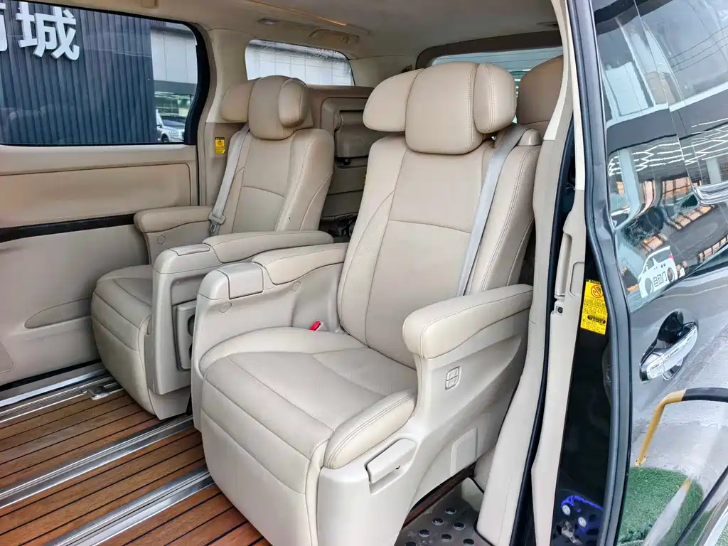 Toyota Alphard 2011
