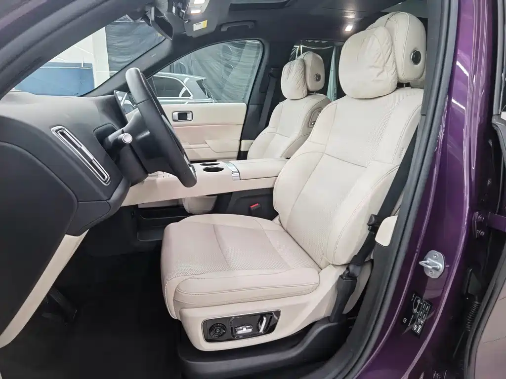 Li Auto Li L9 2025