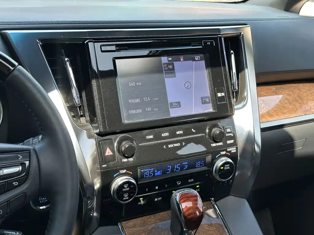 Toyota Alphard 2017 — фото 12