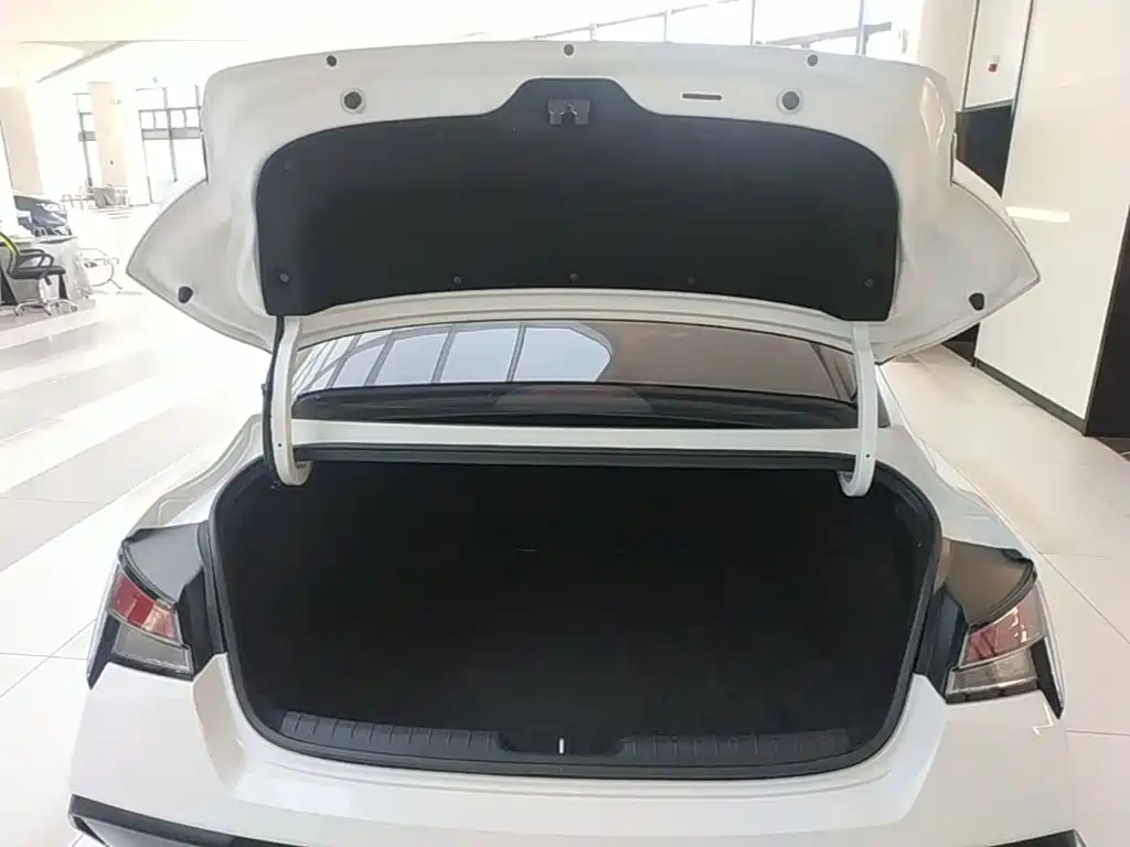 Hyundai Elantra 2024 — фото 19