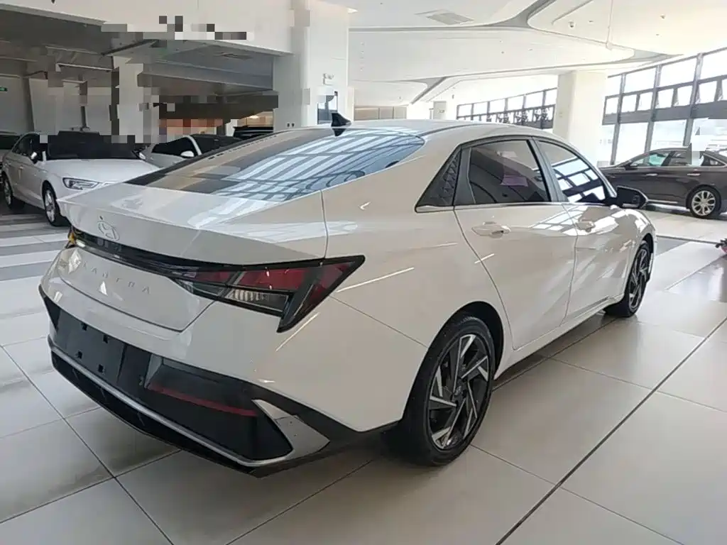Hyundai Elantra 2024
