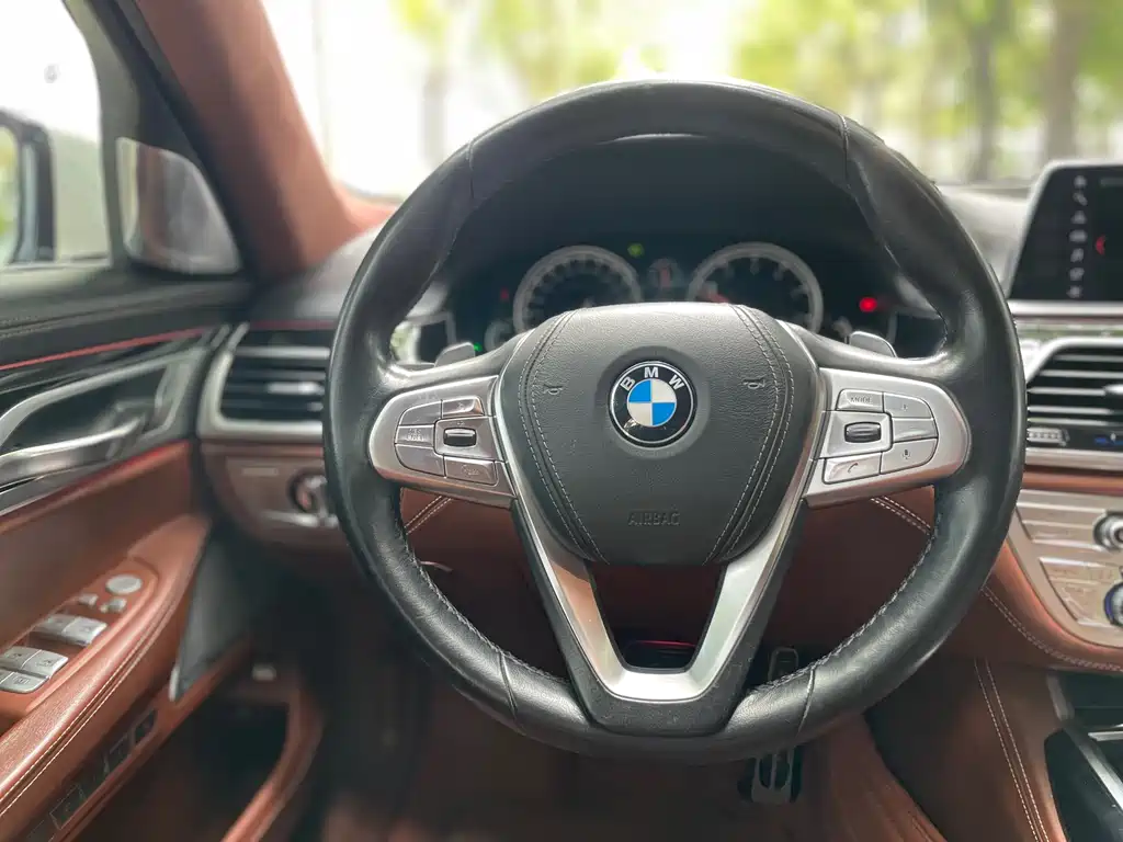 BMW 7 Series 2018 — фото 17