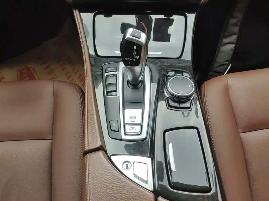 BMW 5 Series 2016 — фото 14