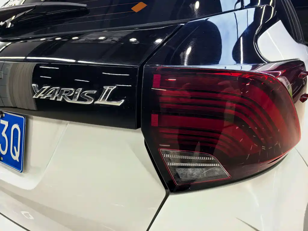 Toyota Yaris L 2023 — фото 9