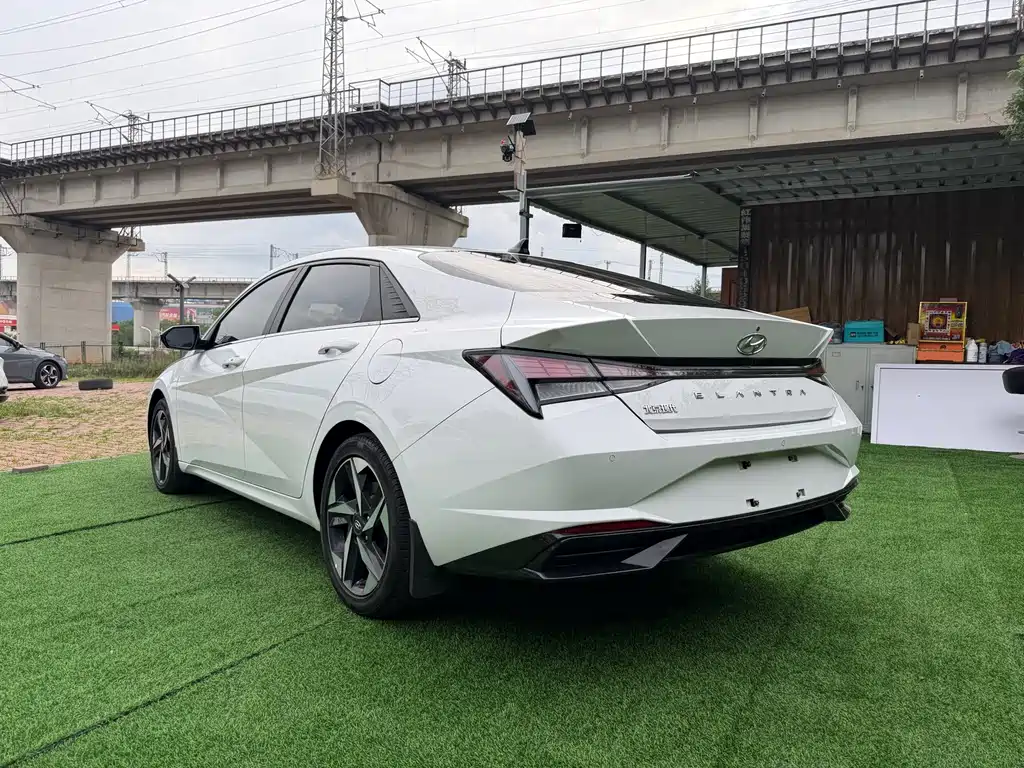 Hyundai Elantra 2022