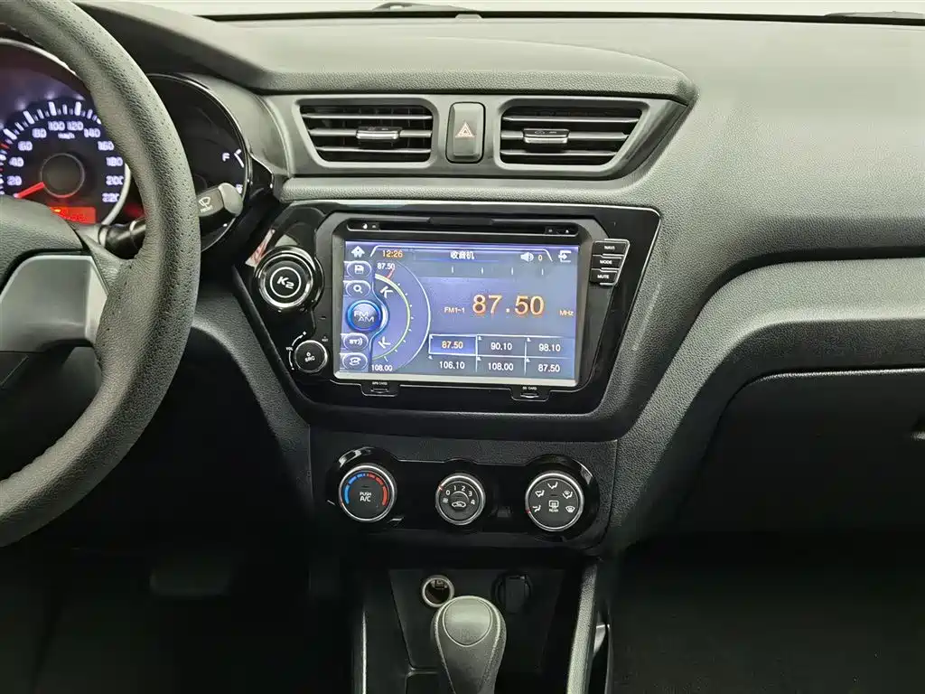 Kia K2 2015 — фото 12