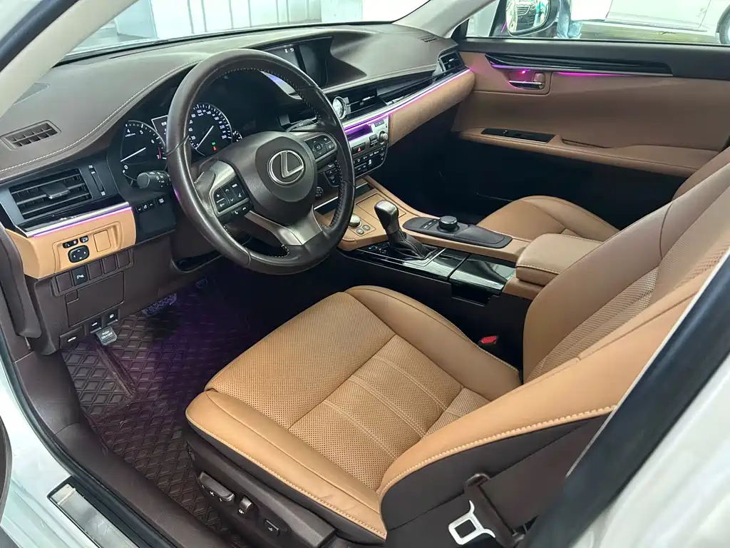 Lexus ES 2017 — фото 17