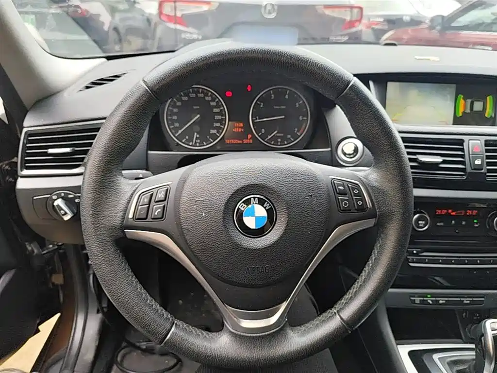 BMW X1 2014 — фото 11
