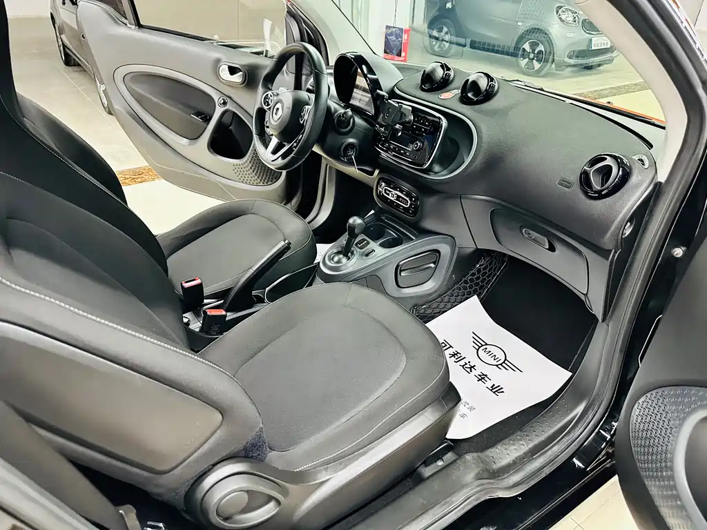 smart Fortwo 2018 — фото 22