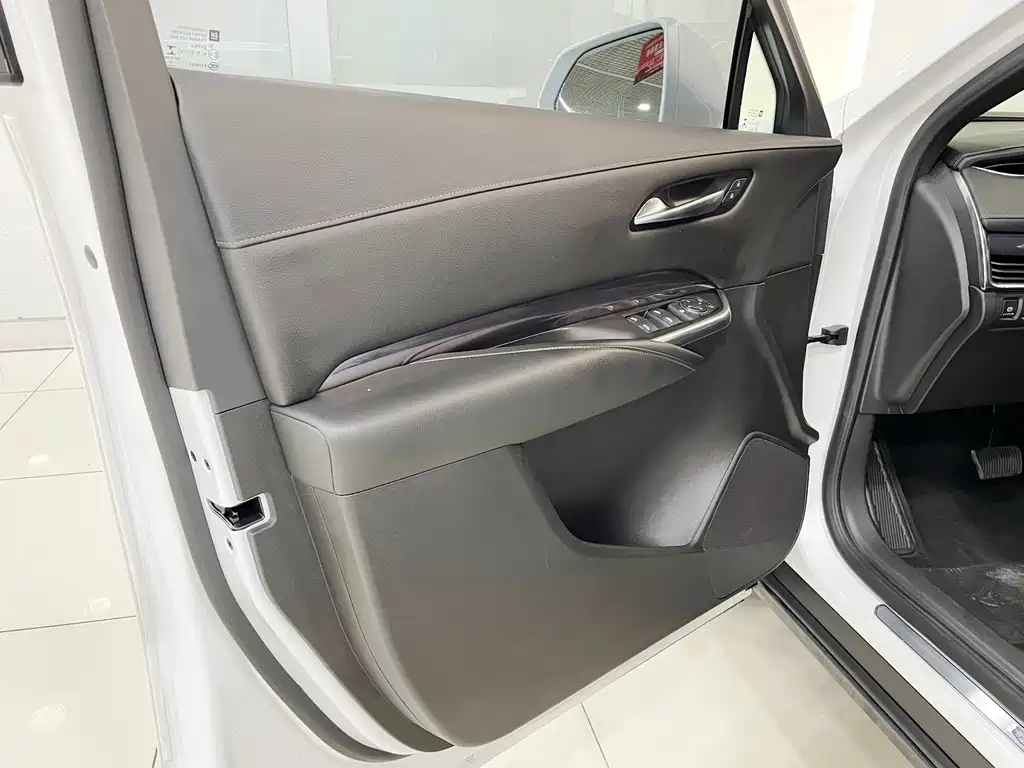Cadillac XT4 2020 — фото 14