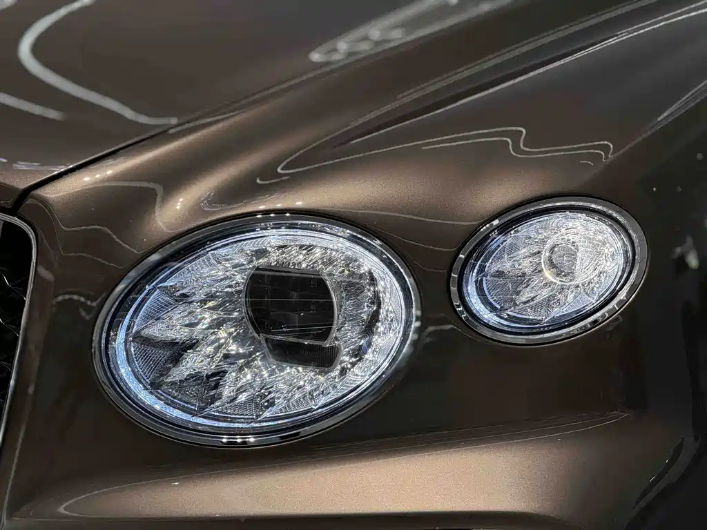 Bentley Bentayga 2023 — фото 20