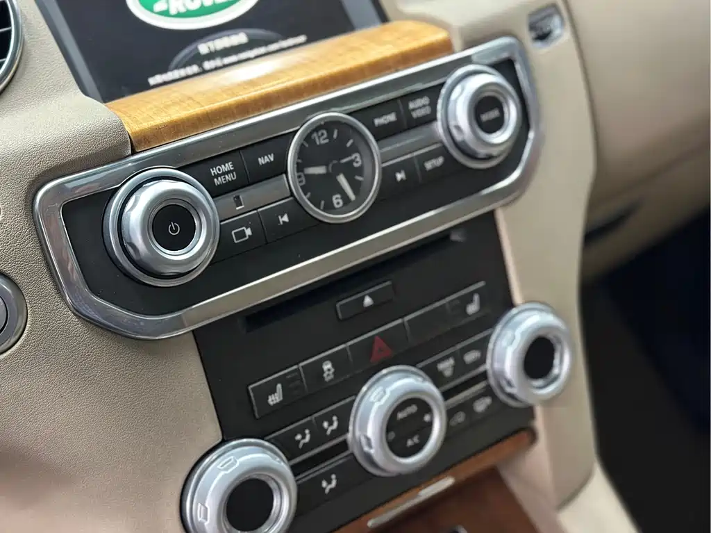 Land Rover Discovery 2014 — фото 13