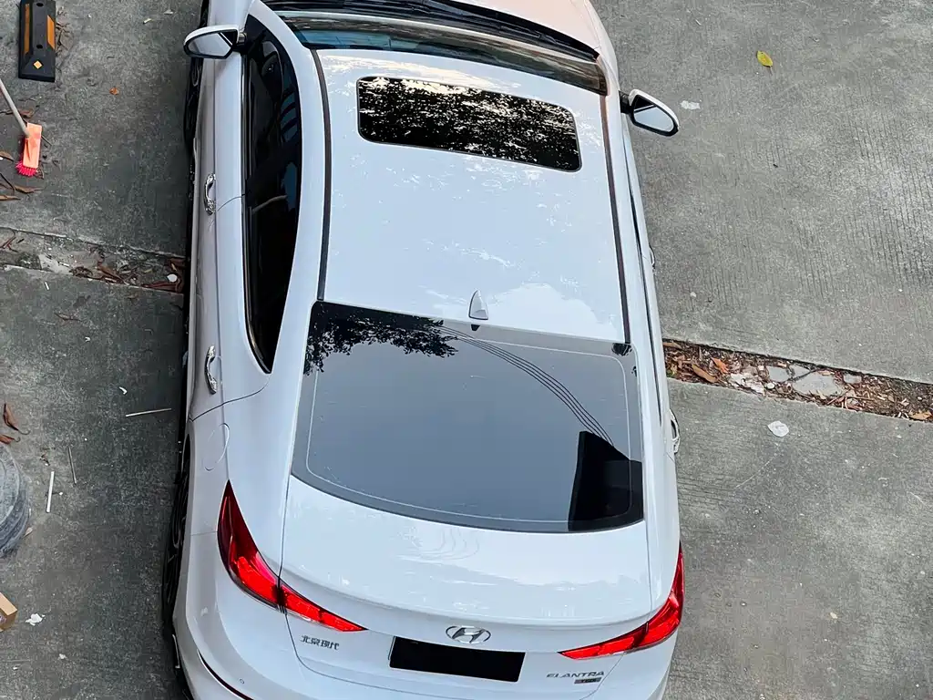 Hyundai Elantra 2019 — фото 9