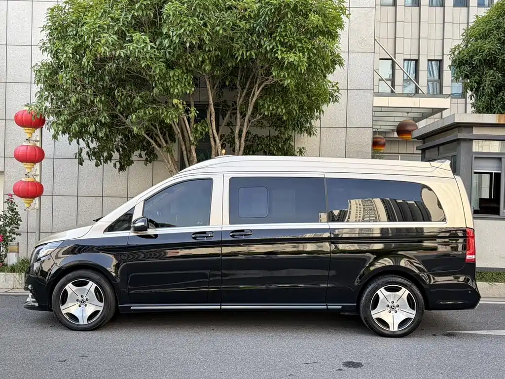 Mercedes-Benz V-Class 2023 — фото 5