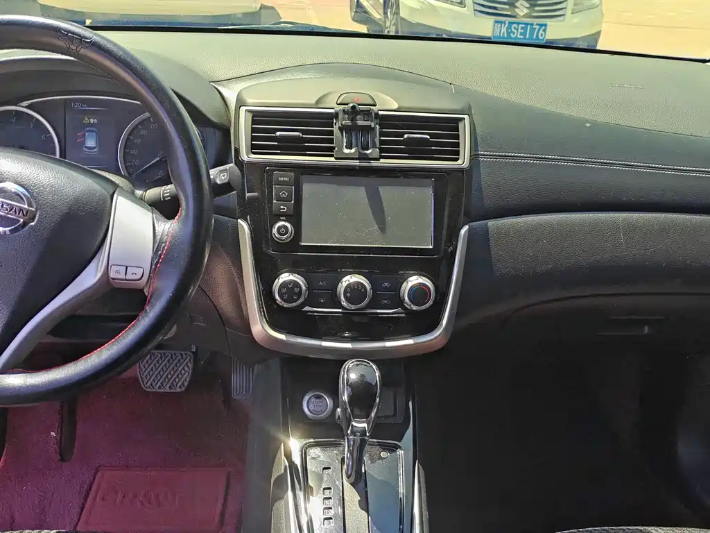 Nissan Tiida 2017 — фото 3