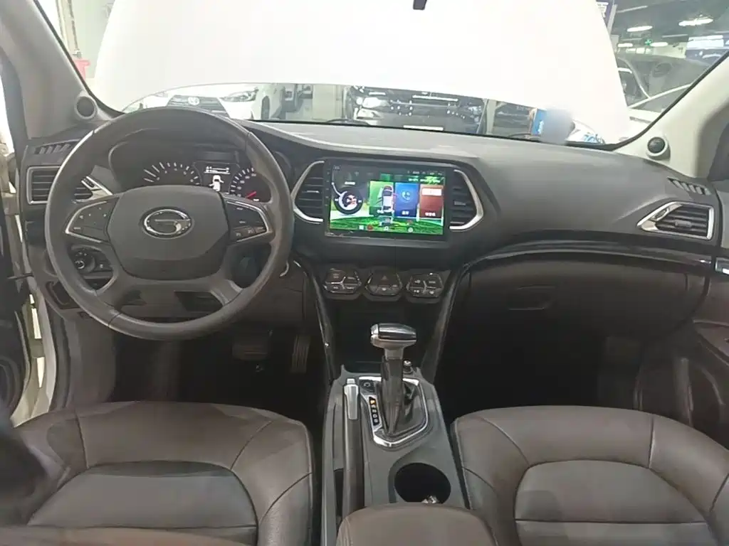 GAC Trumpchi GS4 2017 — фото 10