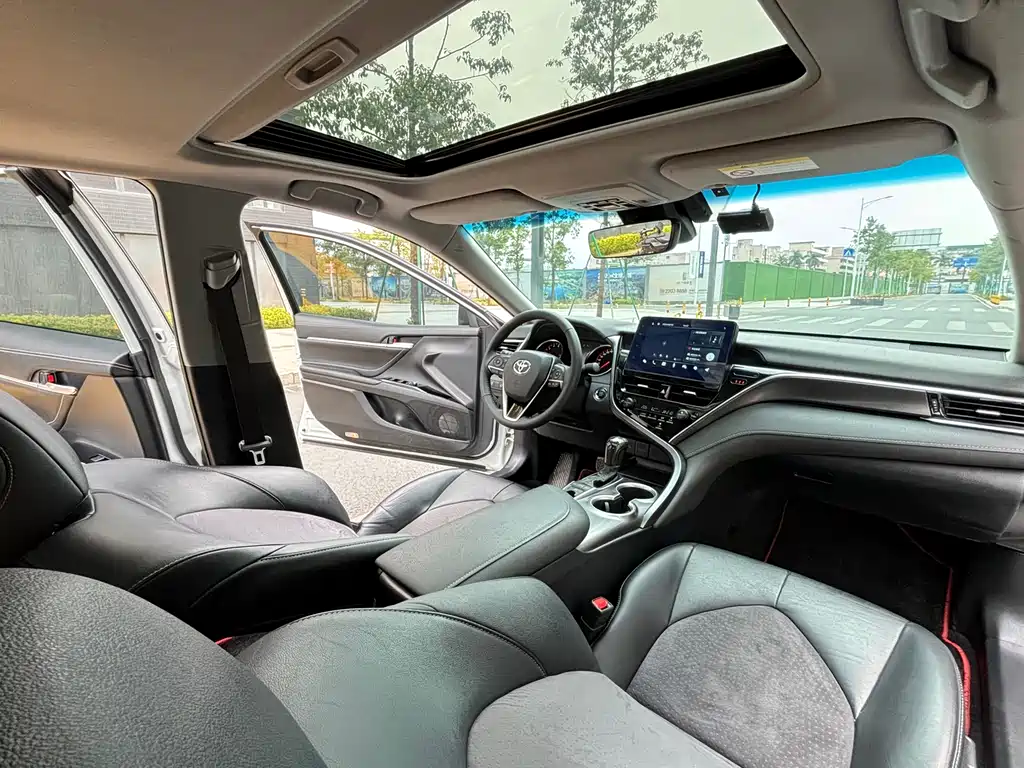 Toyota Camry 2022 — фото 14