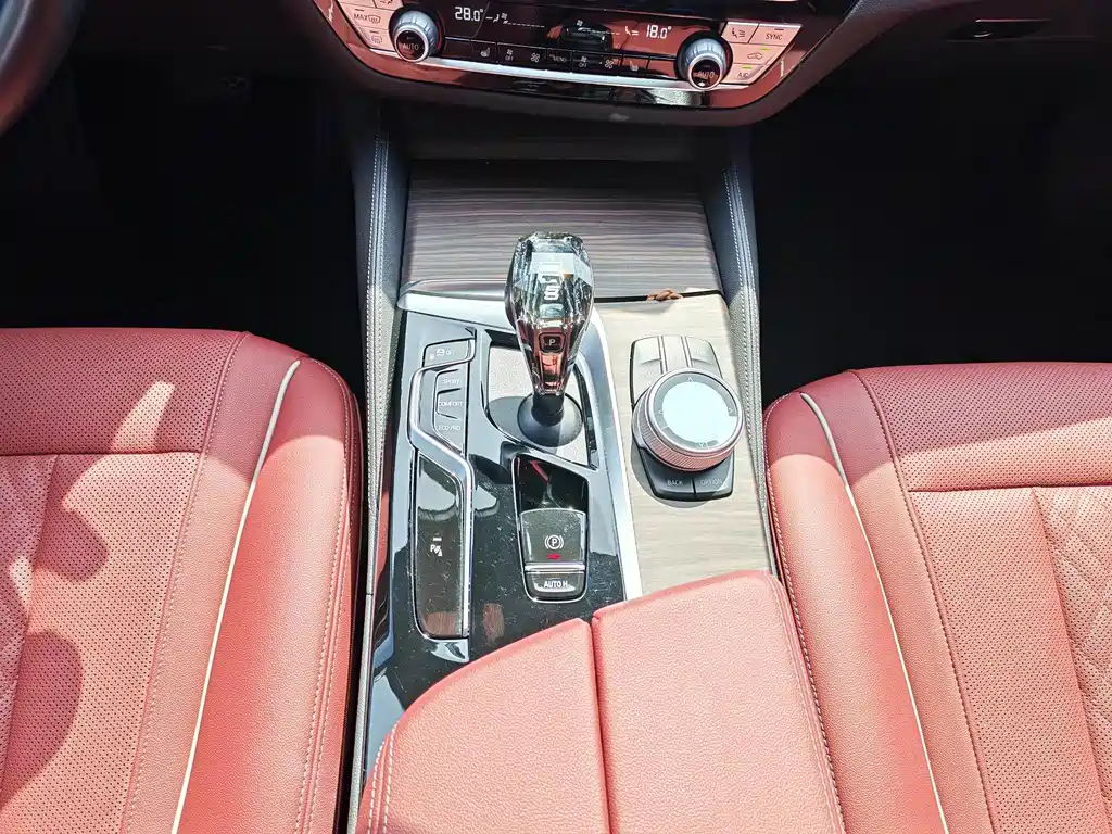 BMW 5 Series 2022 — фото 16