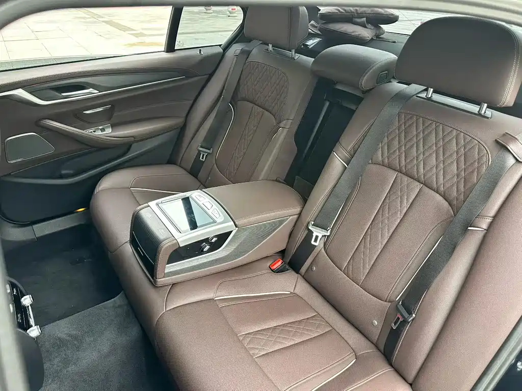 BMW 5 Series 2021 — фото 13