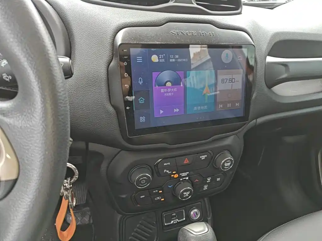 Jeep Renegade 2018 — фото 13