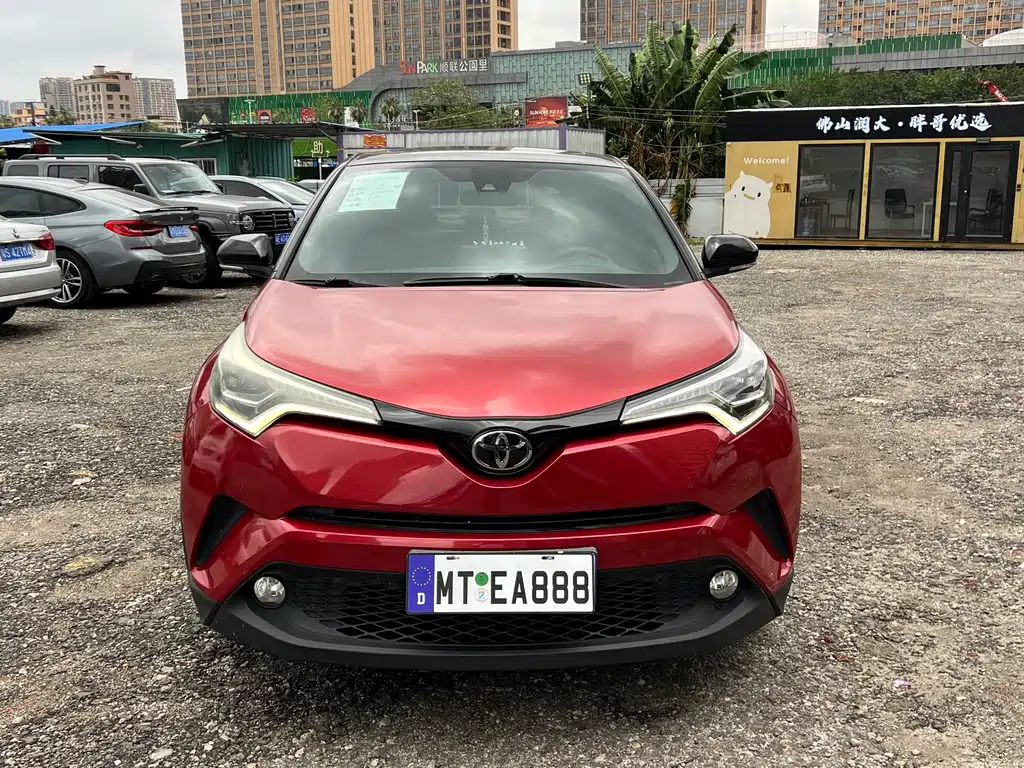 Toyota C-HR 2018 — фото 2