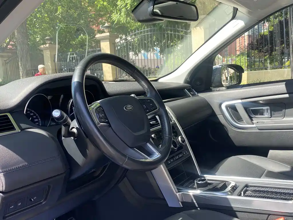 Land Rover Discovery Sport 2017 — фото 11