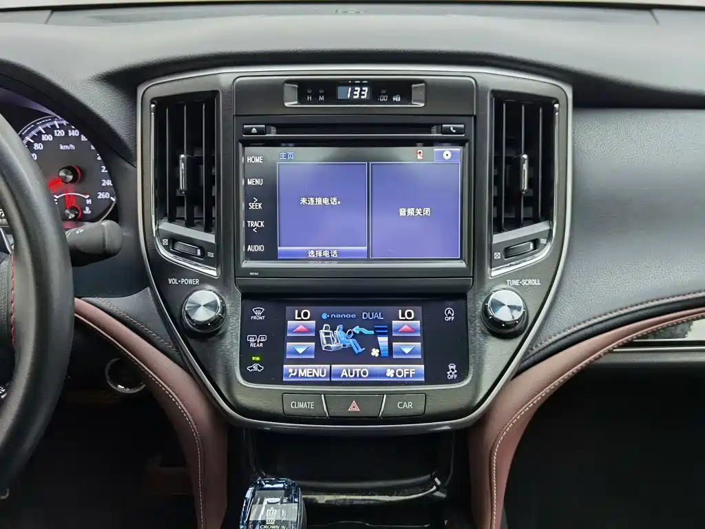 Toyota Crown 2018 — фото 12